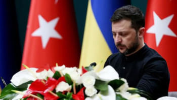 তুরস্কে সংবাদ সম্মেলনে অংশ নিচ্ছেন ইউক্রেনের প্রেসিডেন্ট ভলোদিমির জেলেনস্কি। ছবি: এএফপি