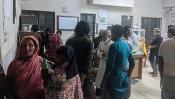 শরীয়তপুরের নড়িয়া উপজেলায় গাছ কাটাকে কেন্দ্র করে বাবাকে কুপিয়ে হত্যা করেছে তার ছেলে। ছবি: সংগৃহীত