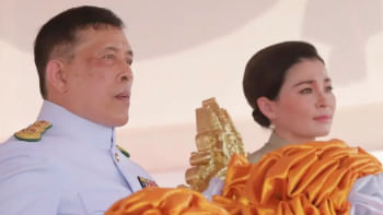 থাই রাজা মহা ভাজিরালংকর্ন ও তার স্ত্রী। ফাইল ছবি: ডয়চে ভেলে