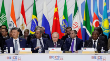 ২০২৪ সালে ব্রিকস জোটের বৈঠকে চীনের শি জিন পিং, রাশিয়ার পুতিন ও দক্ষিণ আফ্রিকার রামাফোসা। ফাইল ছবি: রয়টার্স