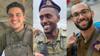 বাম থেকে ডানে: তিন নিহত ইসরায়েলি সেনা কমব্যাট মেডিক স্টাফ সার্জেন্ট লিওর স্টেইনবার্গ (২০), কমব্যাট মেডিক স্টাফ সার্জেন্ট ওফেক বারহানা (২০) ও স্কোয়াড কমান্ডার স্টাফ সার্জেন্ট ওমর ভ্যান গেলডার (২২)। ছবি: আইডিএফের ওয়েবসাইট