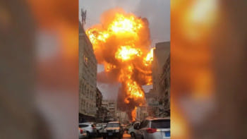 ইয়েমেনের রাজধানী সানায় ইসরায়েলি হামলার পর দৃশ্যমান 'অগ্নিগোলক'। ছবি: ভিডিও থেকে স্ক্রিণশট/সংগৃহীত 