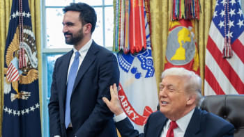 ওভাল অফিসে ট্রাম্পের সঙ্গে দেখা করেন জোহরান মামদানি। ফাইল ছবি: রয়টার্স