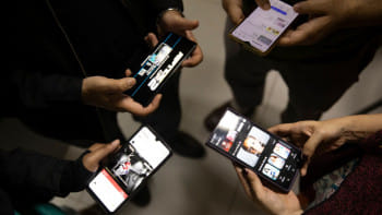 প্রযুক্তির ওপর অতিনির্ভরশীলতা থেকে বিরতি নেবেন যেভাবে