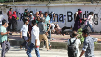 কোটা আন্দোলনকারীদের ওপর ছাত্রলীগের হামলা
