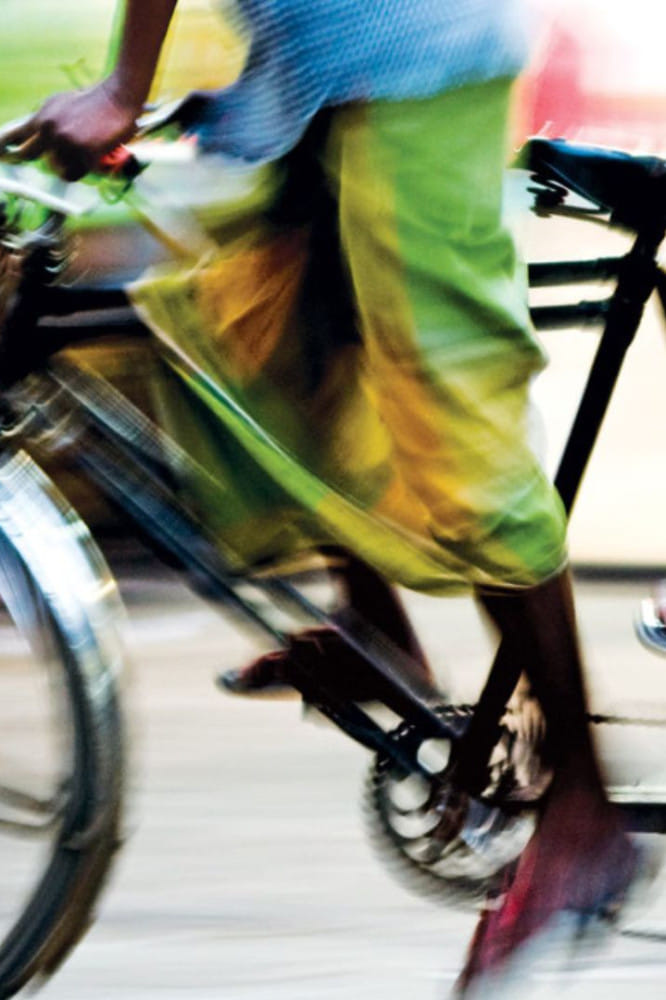 রিকশাচালকের চোখে ঢাকা