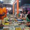 আশা-নিরাশায় চলছে একুশের বইমেলা  অমর একুশে বইমেলা, সোহরাওয়ার্দী উদ্যান,