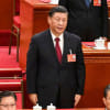 ন্যাশনাল কংগ্রেসে জাতীয় সঙ্গীতে সুর মেলাচ্ছেন চীনের প্রেসিডেন্ট শি জিনপিং। ছবি: রয়টার্স