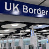 যুক্তরাজ্যের হিথরো বিমানবন্দরের মাইগ্রেনশন কন্ট্রোল। ছবি: রয়টার্স