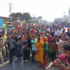 সর্বনিম্ন ২৩ হাজার টাকা বেতন দাবিতে ঢাকা-ময়মনসিংহ মহাসড়কে শ্রমিক বিক্ষোভ ময়মনসিংহ মহাসড়কে শ্রমিক বিক্ষোভ