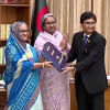 প্রধানমন্ত্রীর কাছে এইচএসসি-সমমানের রেজাল্ট হস্তান্তর