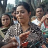 নৌকার এজেন্টরা ভোটারদের হাতে টোকেন দিচ্ছেন, অভিযোগ ডলি সায়ন্তনীর ডলি সায়ন্তনী, নির্বাচন, নৌকা,