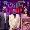 ইত্যাদির মঞ্চে ফারিণ-তাহসানের সঙ্গে হানিফ সংকেত। ছবি: সংগৃহীত ইত্যাদির মঞ্চে ফারিণ-তাহসানের সঙ্গে হানিফ সংকেত। ছবি: সংগৃহীত