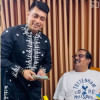 জায়েদ খানকে সালামি দেন ডিপজল। ছবি: সংগৃহীত জায়েদ খানকে সালামি দেন ডিপজল। ছবি: সংগৃহীত