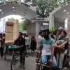 প্রধান বিচারপতির বাস ভবনে ভাঙচুর-লুট প্রধান বিচারপতির বাস ভবনে ভাঙচুর-লুট