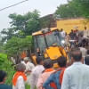 রাজস্থানের ঝালাওয়াড়ের স্কুলে ছাদ ধসে পড়ার পর উদ্ধার কার্যক্রম চলছে। ছবি: স্টেটসম্যান