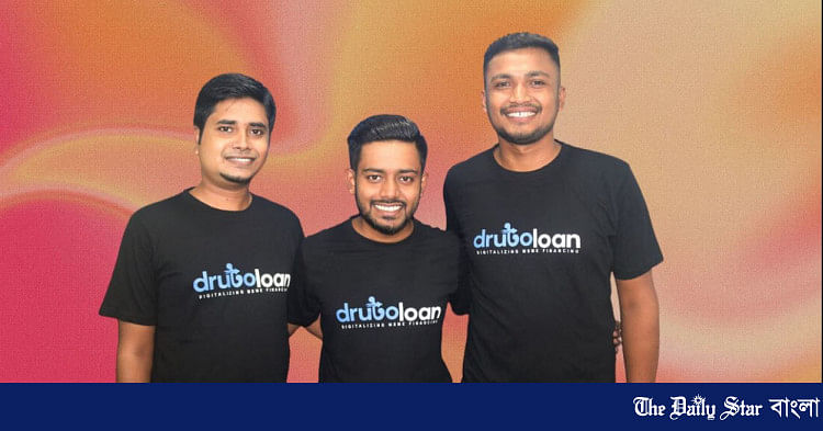 দ্রুত লোনের কর্মকর্তা তুষার আহমেদ, আবদুল গাফফার সাদী এবং শহীদুল ইসলাম. ছবি: সংগৃহীত
