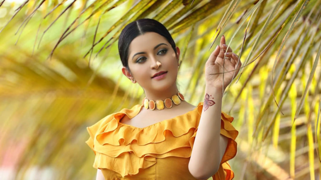 Rus porno aktrisasi Polina Polli