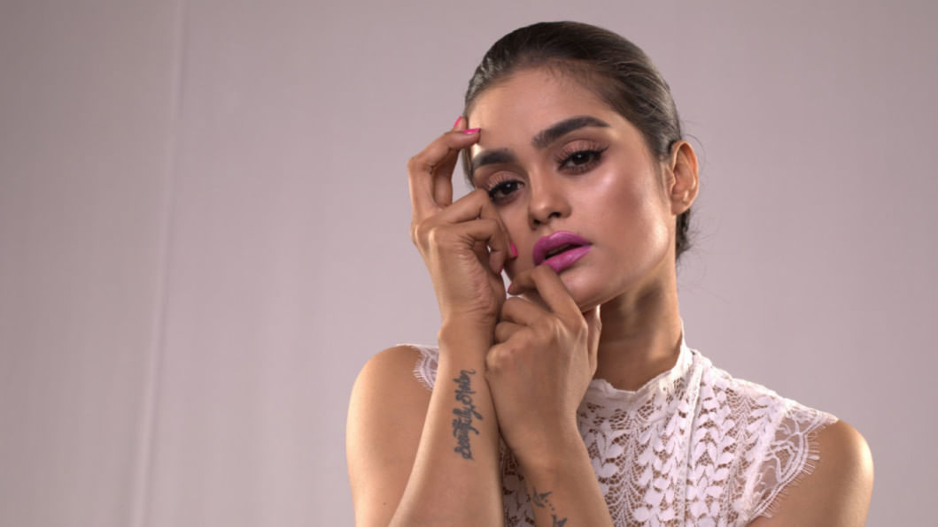 Porno fotosuratda bilyard topi Ayol jinsiy aloqa video