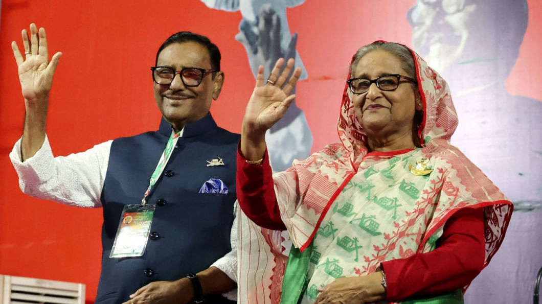 Ayollar va maymunlar jinsiy aloqa Meni oyoqlarimni yalashga majbur qildi