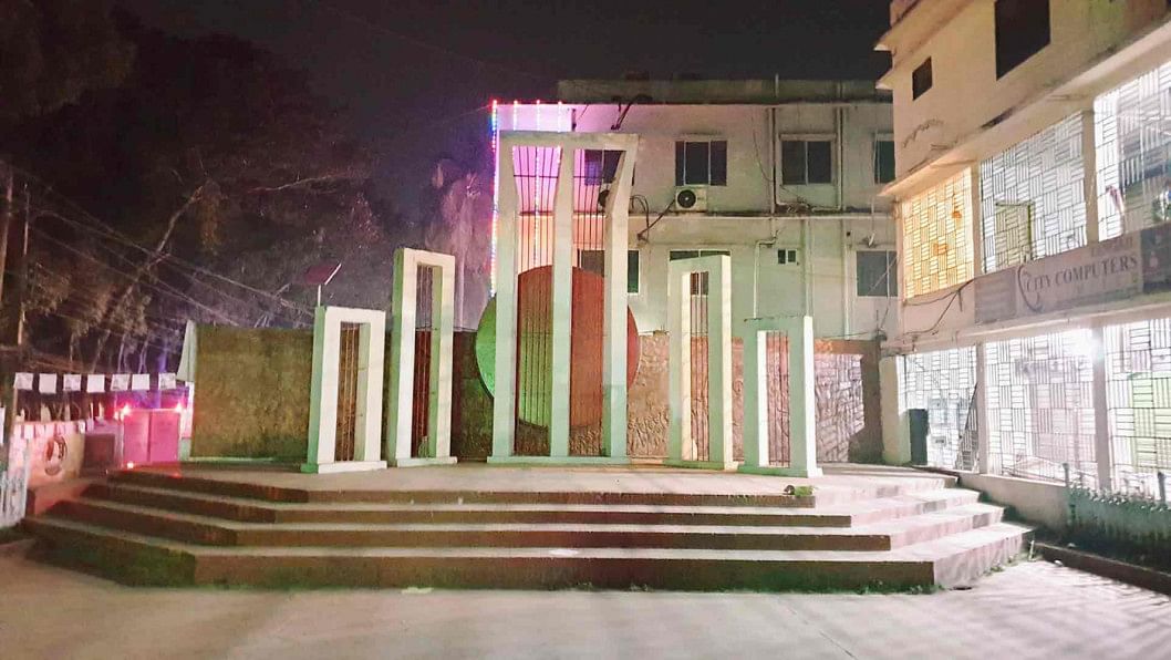 টাঙ্গাইলে প্রথম শহীদ মিনার হয় ১৯৫৩ সালে টাঙ্গাইলে ভাষা আন্দোলন