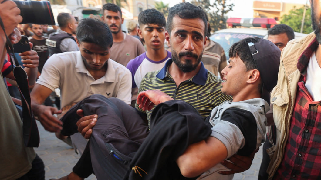 Biznes kostyumidagi erotik qizlar