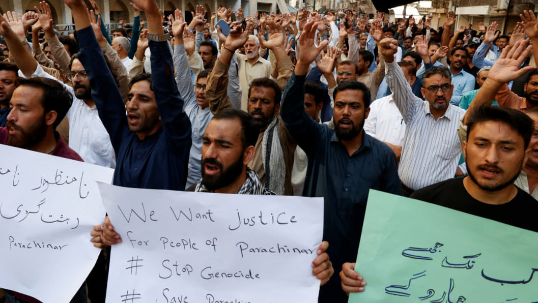 Xotin erining oldida sikishadi, rus erkak yalaydi