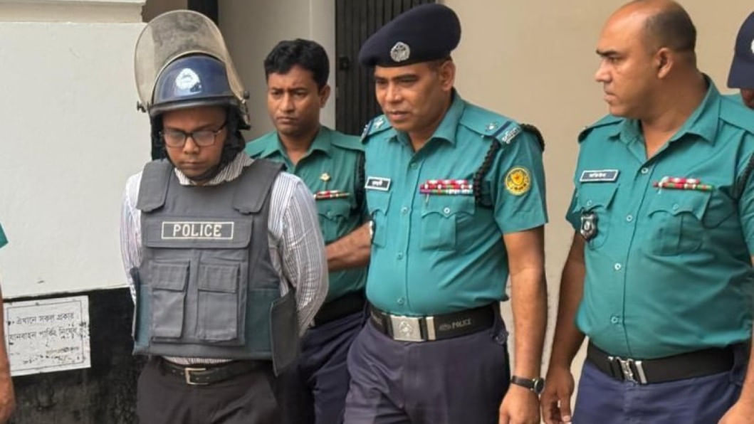 Bir yigit dushga tushdi va qolga tushdi. Jinsiy video chat