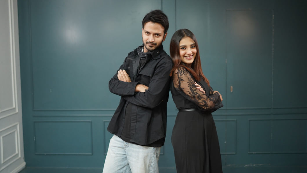 Lateksdagi katta kokraklar onlayn Lisa Ann gangbang porno film